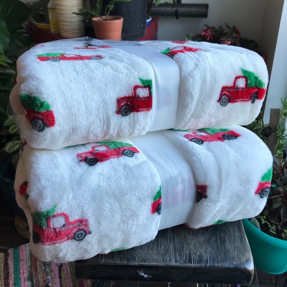 Charter club cozy 50’x70’ plush throw - Picture 2 of 7